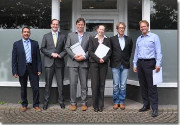 Bestuur Stichting DAW met notaris Van Eldik en legal adviseur Roel Croes Malden 10 juli 2014